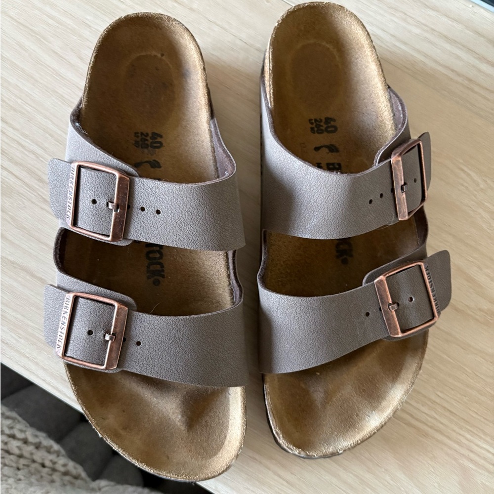 Brown Birkenstock Sandals - size 40 (9 women’s)